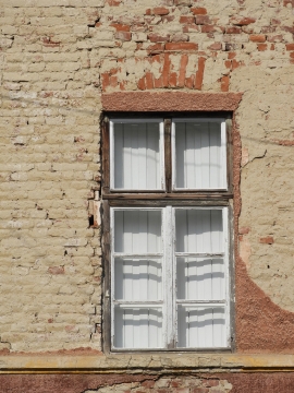Pacsirta u. 44.