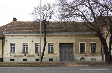 Mester u. 33.