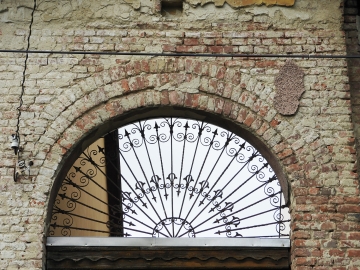 Pacsirta u. 44.