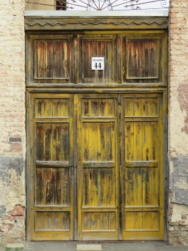Pacsirta u. 44.