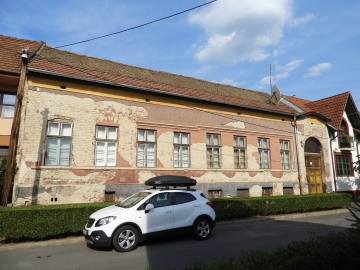 Pacsirta u. 44.